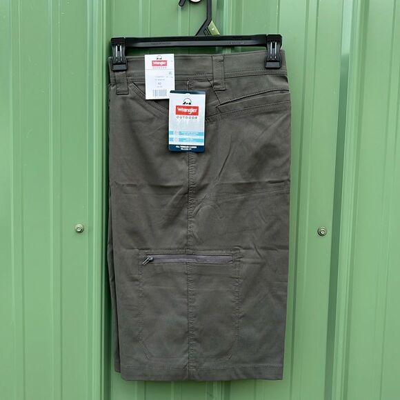Men's Outdoor Performance Zip Cargo Short with UPF 50+ Size 42 - Picture 1 of 12